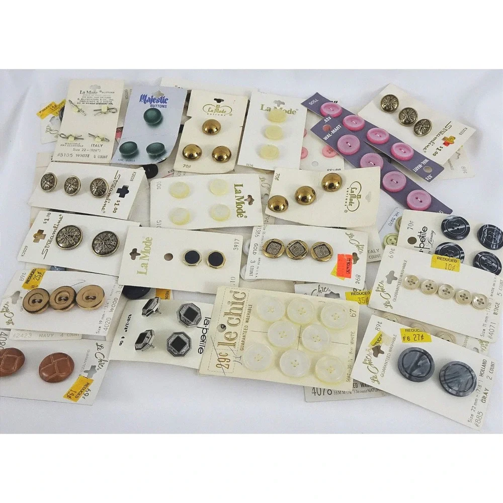 Vintage Goose Tin Sewing‎ Buttons Lot 299 Unisex OS Multicolor Mixed Fasteners